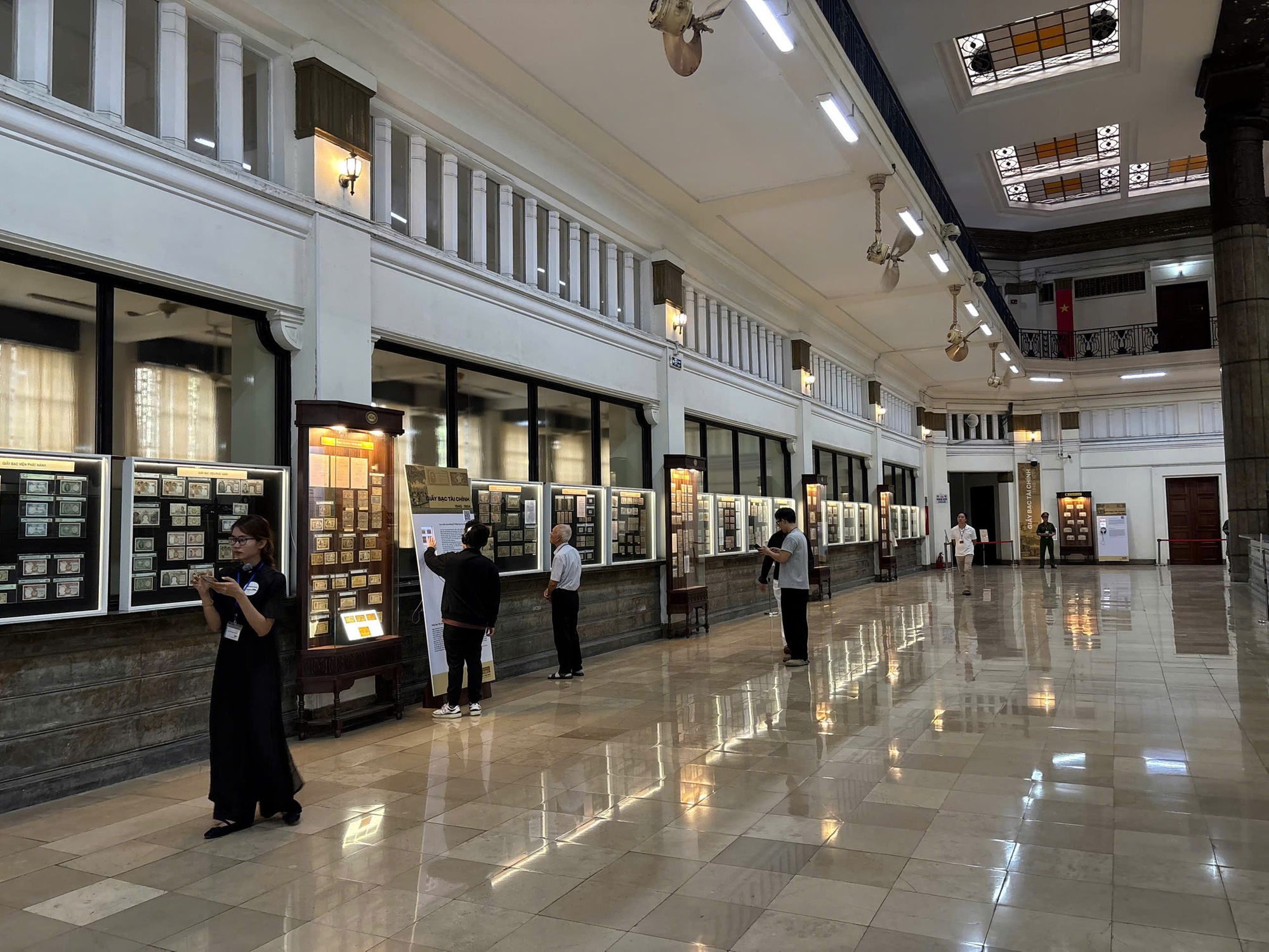 Triển lãm đồng tiền Việt Nam mở cửa lần đầu tại Ngân hàng Nhà nước TP . HCM - Ảnh 10.