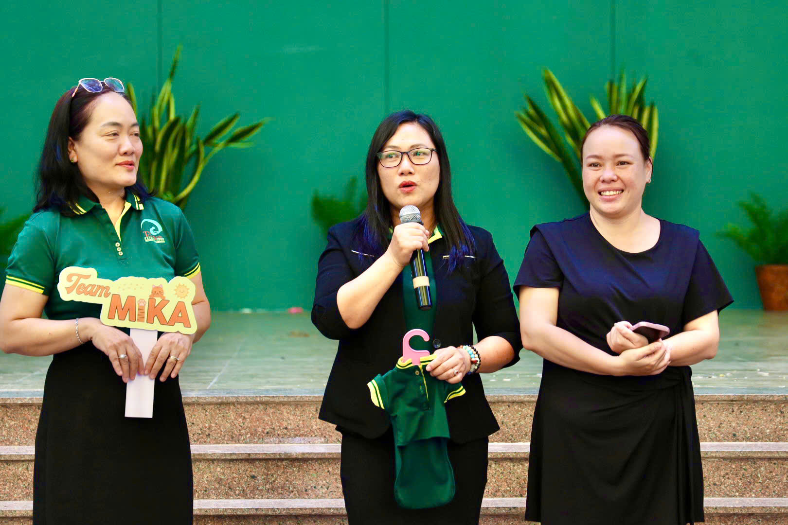 Thảo Cầm Viên: Áo mèo Mika được đấu giá 10 triệu, fan 3 thế hệ “chốt đơn” - Ảnh 3.