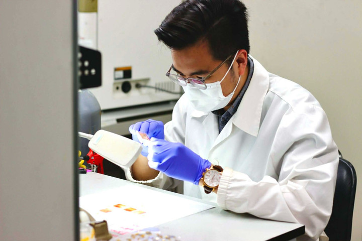 Chàng trai tiến sĩ bán dẫn 27 tuổi trở về Việt Nam đóng góp cho khoa học - công nghệ - Ảnh 2. Chàng trai tiến sĩ bán dẫn 27 tuổi trở về Việt Nam đóng góp cho khoa học - công nghệ - Ảnh 2.