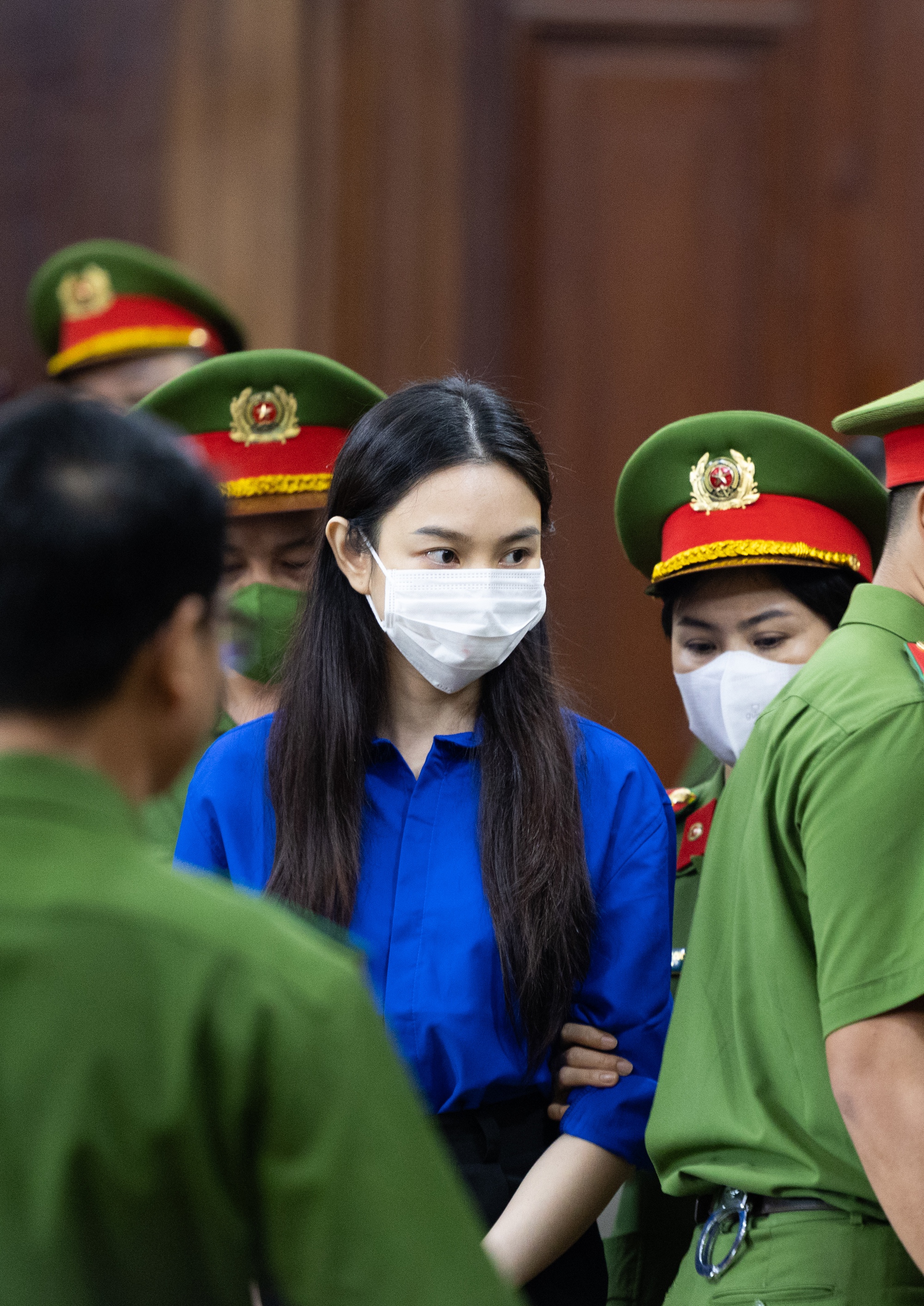 Nguyễn Thúc Thùy Tiên chấp nhận bản án 2 năm tù không kháng cáo - Ảnh 2. Nguyễn Thúc Thùy Tiên chấp nhận bản án 2 năm tù không kháng cáo - Ảnh 2.