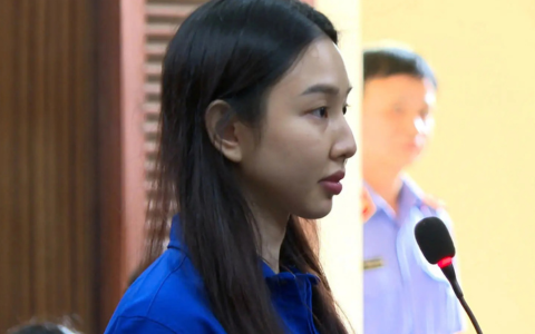 Nguyễn Thúc Thùy Tiên chấp nhận bản án 2 năm tù không kháng cáo - Ảnh 1. Nguyễn Thúc Thùy Tiên chấp nhận bản án 2 năm tù không kháng cáo - Ảnh 1.