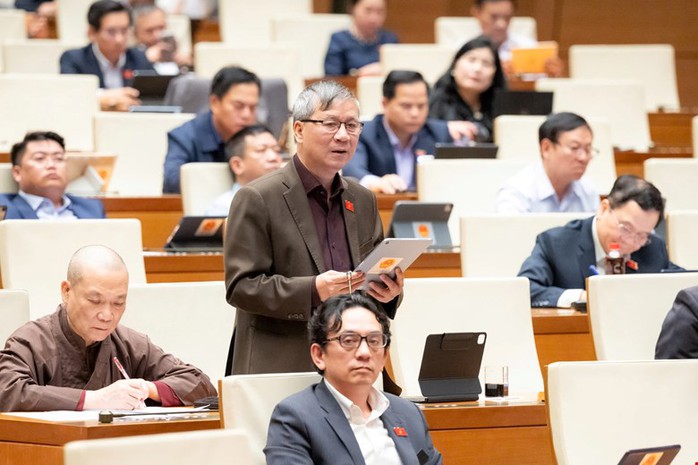 Đại biểu Quốc hội yêu cầu đền bù xứng đáng khi xả lũ gây thiệt hại cho dân - Ảnh 1.