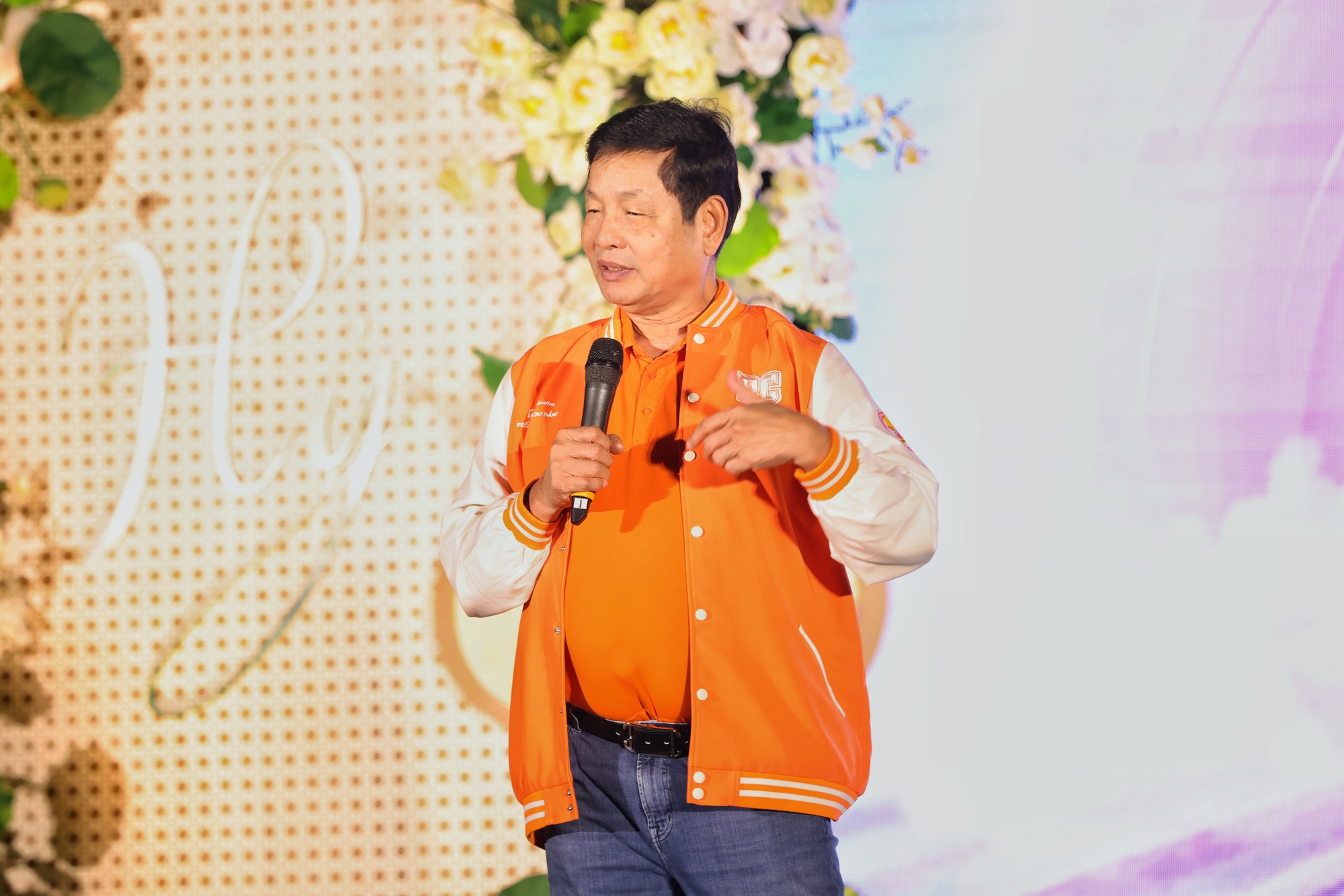 ‘Ông tơ’ Trương Gia Bình treo thưởng 500 triệu cho các cặp đôi đi tới hôn nhân, 100 triệu đồng/cặp nếu sinh con sau sự kiện se duyên giữa FPT và Vietnam Airlines- Ảnh 1. ‘Ông tơ’ Trương Gia Bình treo thưởng 500 triệu cho các cặp đôi đi tới hôn nhân, 100 triệu đồng/cặp nếu sinh con sau sự kiện se duyên giữa FPT và Vietnam Airlines- Ảnh 1.