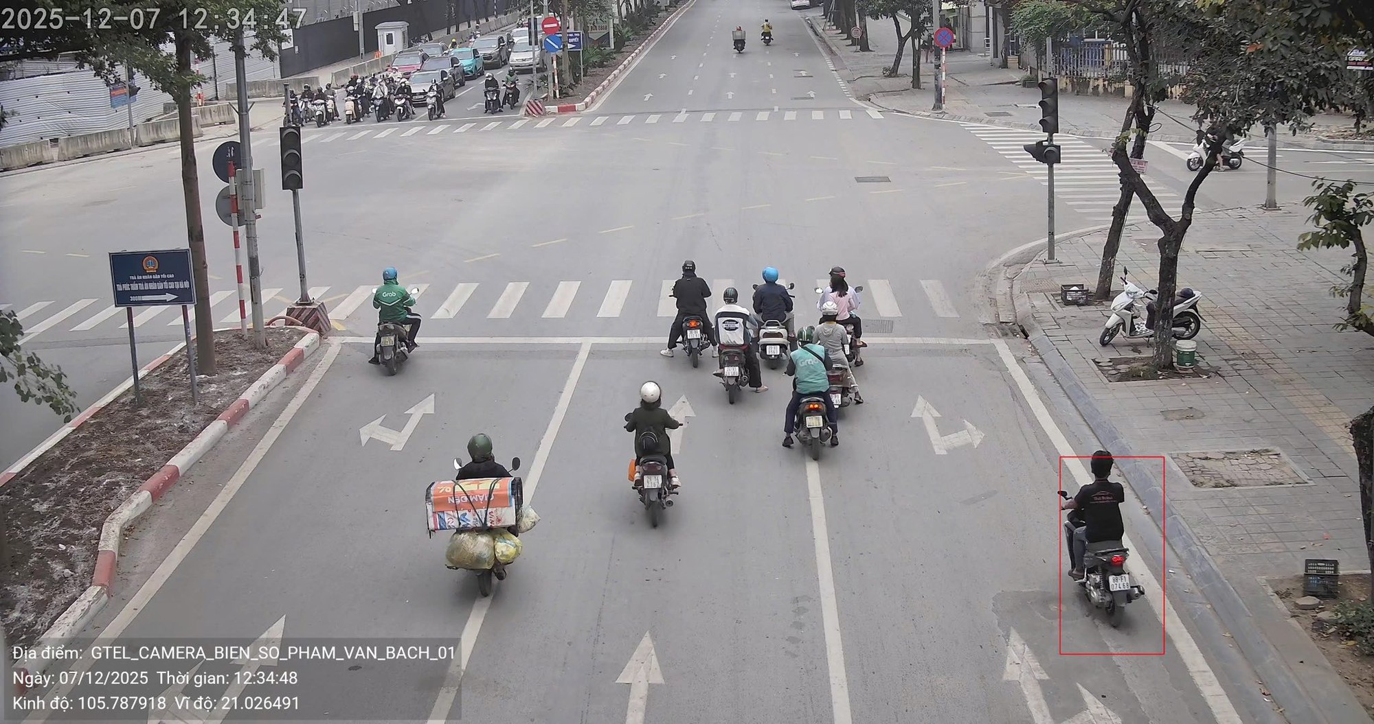 156 Xe vi phạm tốc độ và vượt đèn đỏ tại Hà Nội nộp phạt nguội theo Nghị định 168 - Ảnh 2. 156 Xe vi phạm tốc độ và vượt đèn đỏ tại Hà Nội nộp phạt nguội theo Nghị định 168 - Ảnh 2.