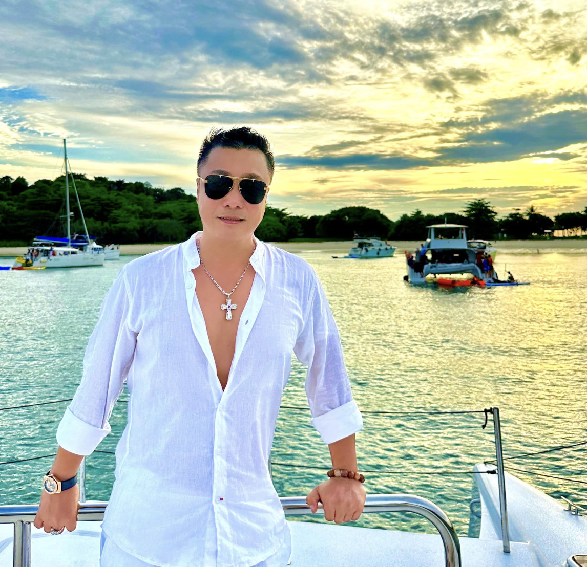 Lý Hùng - Ngôi sao điện ảnh sống xa hoa với biệt thự 700m2 và cát xê 10 tỷ - Ảnh 6. Lý Hùng - Ngôi sao điện ảnh sống xa hoa với biệt thự 700m2 và cát xê 10 tỷ - Ảnh 6.