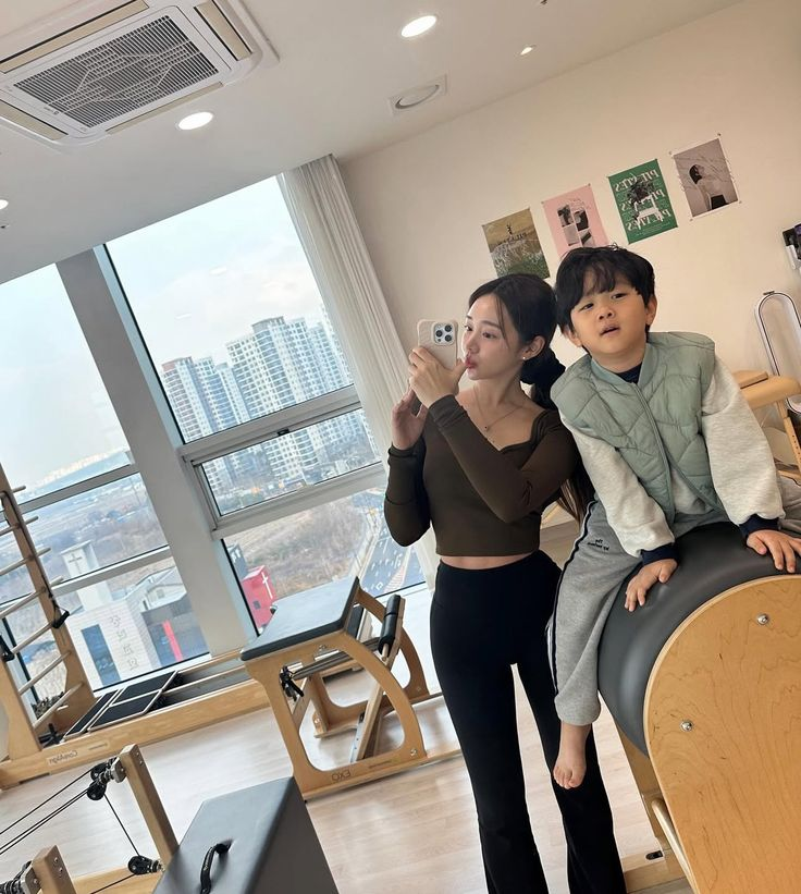 Một mình nuôi con , mẹ 33 tuổi cải tạo nhà nhỏ 43 m² thành tổ ấm ấm cúng - Ảnh 1. Một mình nuôi con , mẹ 33 tuổi cải tạo nhà nhỏ 43 m² thành tổ ấm ấm cúng - Ảnh 1.