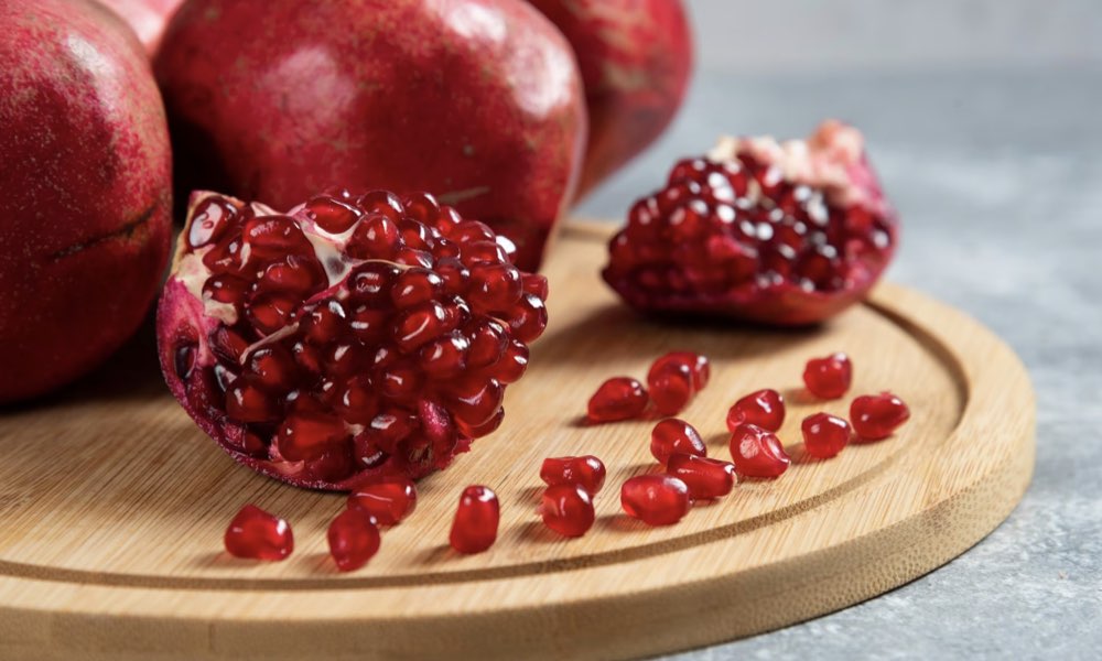 Lựu chống lão hóa vào mùa vàng giá rẻ , tốt cho sức khỏe và sắc đẹp - Ảnh 1. Lựu chống lão hóa vào mùa vàng giá rẻ , tốt cho sức khỏe và sắc đẹp - Ảnh 1.