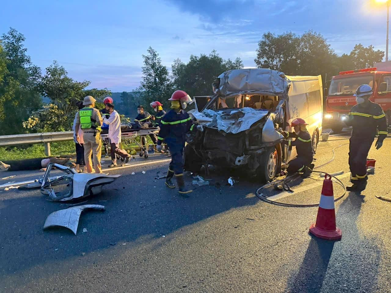 Cô dâu chú rể gặp nạn trên cao tốc Đà Nẵng - Quảng Ngãi sau đám cưới đầy bi thương - Ảnh 5. Cô dâu chú rể gặp nạn trên cao tốc Đà Nẵng - Quảng Ngãi sau đám cưới đầy bi thương - Ảnh 5.