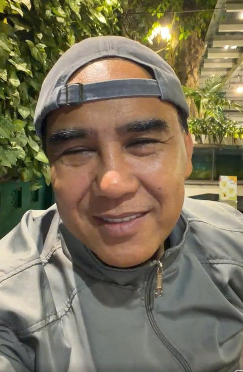 Quyền Linh livestream phủ nhận tin đồn bị bắt khẩn cấp gây hoang mang dư luận - Ảnh 1. Quyền Linh livestream phủ nhận tin đồn bị bắt khẩn cấp gây hoang mang dư luận - Ảnh 1.