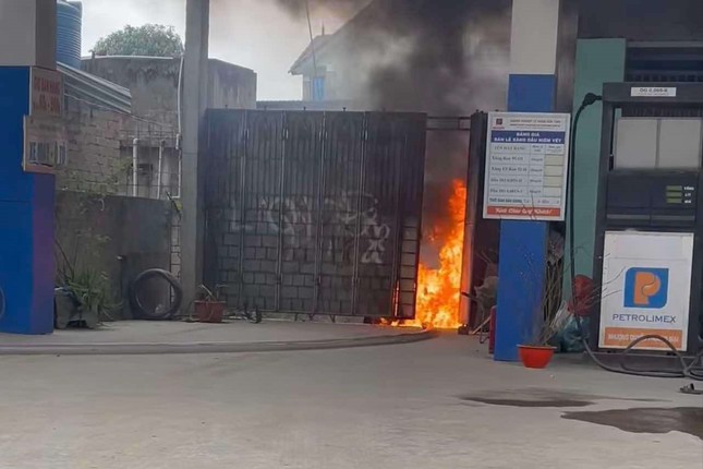 Nghệ An: Cây xăng phát hỏa vào chiều mùng 4 Tết, nhiều người hoảng hốt- Ảnh 1.