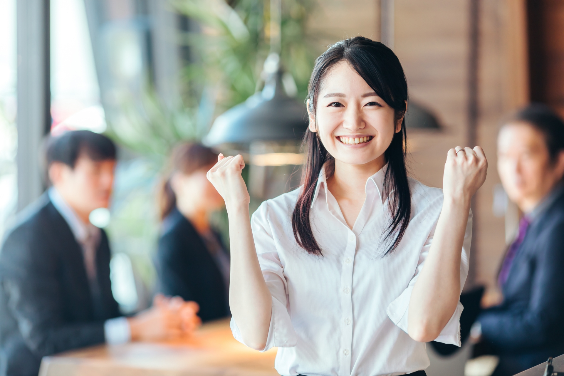 "Có 2 cốc nước, 1 cốc nước cống, 1 cốc nước tiểu bò. Nếu buộc phải uống 1 cốc, bạn sẽ chọn cốc nào?", ứng viên đưa ra đáp án, nhà tuyển dụng bái phục- Ảnh 2. "Có 2 cốc nước, 1 cốc nước cống, 1 cốc nước tiểu bò. Nếu buộc phải uống 1 cốc, bạn sẽ chọn cốc nào?", ứng viên đưa ra đáp án, nhà tuyển dụng bái phục- Ảnh 2.