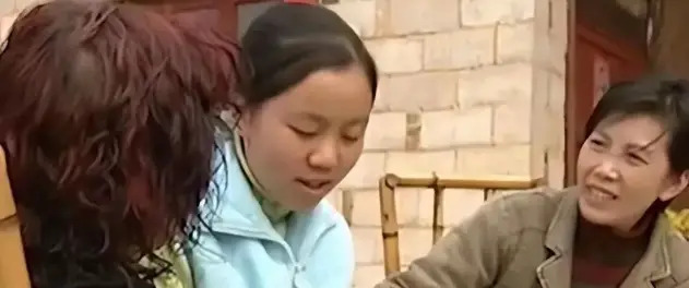 Đang ngồi học bỗng lăn ra ngất xỉu ngất, lúc tỉnh dậy nữ sinh gào thét: "Họ không phải gia đình tôi" - Sự thật được vén màn từ hồi ức của mẹ!- Ảnh 4. Đang ngồi học bỗng lăn ra ngất xỉu ngất, lúc tỉnh dậy nữ sinh gào thét: "Họ không phải gia đình tôi" - Sự thật được vén màn từ hồi ức của mẹ!- Ảnh 4.