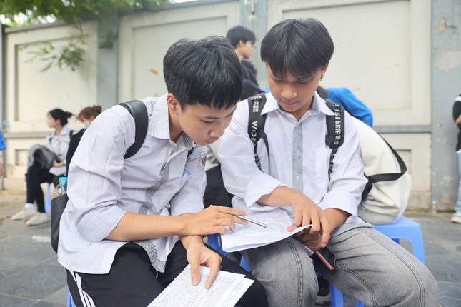 Thứ trưởng Phạm Ngọc Thưởng: Thầy cô giáo chịu tổn thương từ tiêu cực của dạy thêm, học thêm- Ảnh 2.