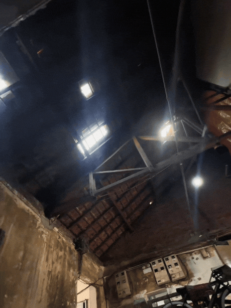 Bên trong khu tập thể ở phố cổ Hà Nội xập xệ như Bên trong khu tập thể ở phố cổ Hà Nội xập xệ như