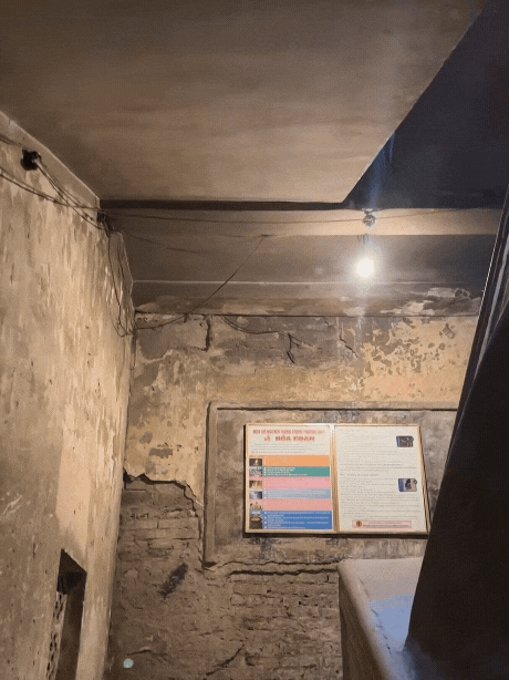 Bên trong khu tập thể ở phố cổ Hà Nội xập xệ như Bên trong khu tập thể ở phố cổ Hà Nội xập xệ như