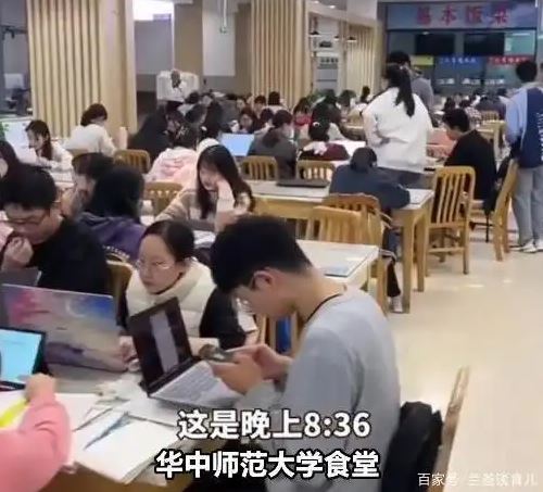 2 bức ảnh đối lập gây nhức nhối lòng cha mẹ – Đây là lý do nhiều người phải cho con học trường danh tiếng bằng được!- Ảnh 1.