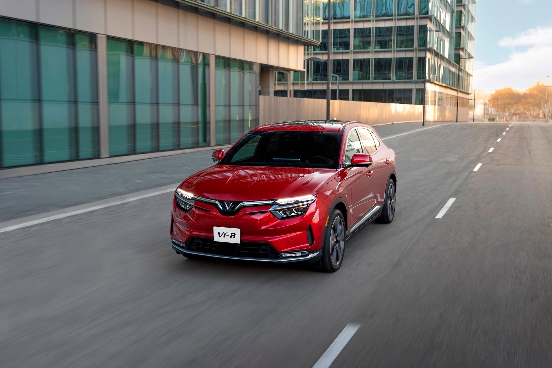 VinFast công bố bán 10.000 ô tô điện chỉ trong tháng đầu năm- Ảnh 1.