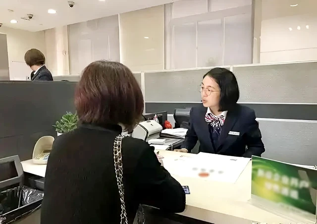 Nữ doanh nhân gửi 35 tỷ đồng vào tài khoản, sau 4 tháng chỉ còn lại 2 nghìn đồng, có hơn 80 giao dịch bất thường: Giám đốc ngân hàng thông báo "đó là quy trình nội bộ"- Ảnh 1.