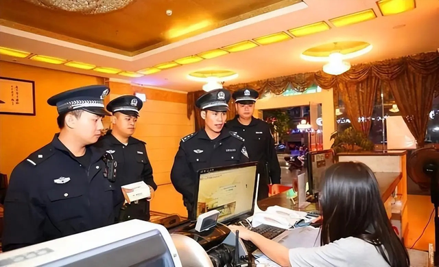 Nữ doanh nhân gửi 35 tỷ đồng vào tài khoản, sau 4 tháng chỉ còn lại 2 nghìn đồng, có hơn 80 giao dịch bất thường: Giám đốc ngân hàng thông báo "đó là quy trình nội bộ"- Ảnh 2.