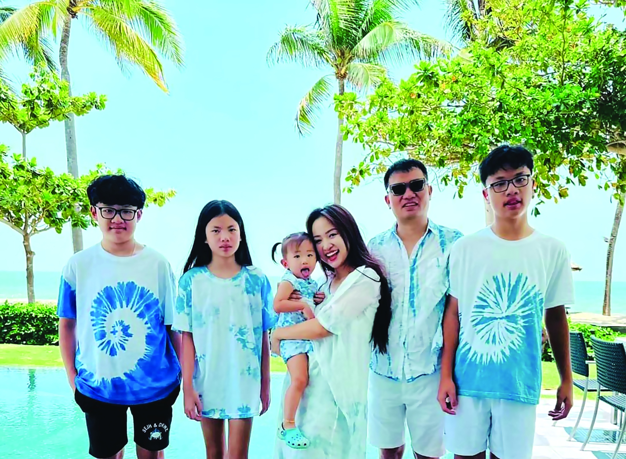 Thanh Vân cùng chồng và các con Thanh Vân cùng chồng và các con