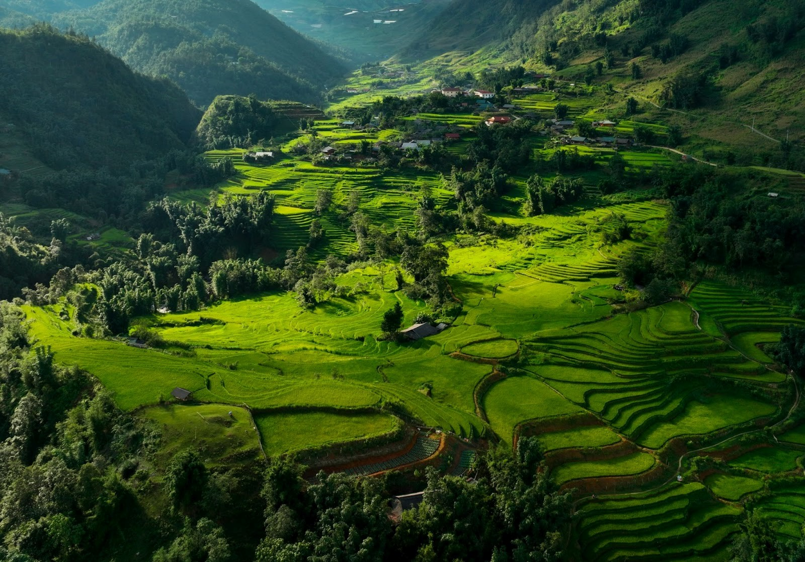"Nấc thang lên thiên đường" được báo Hàn tung hô là Thụy Sĩ của Việt Nam?- Ảnh 3. "Nấc thang lên thiên đường" được báo Hàn tung hô là Thụy Sĩ của Việt Nam?- Ảnh 3.