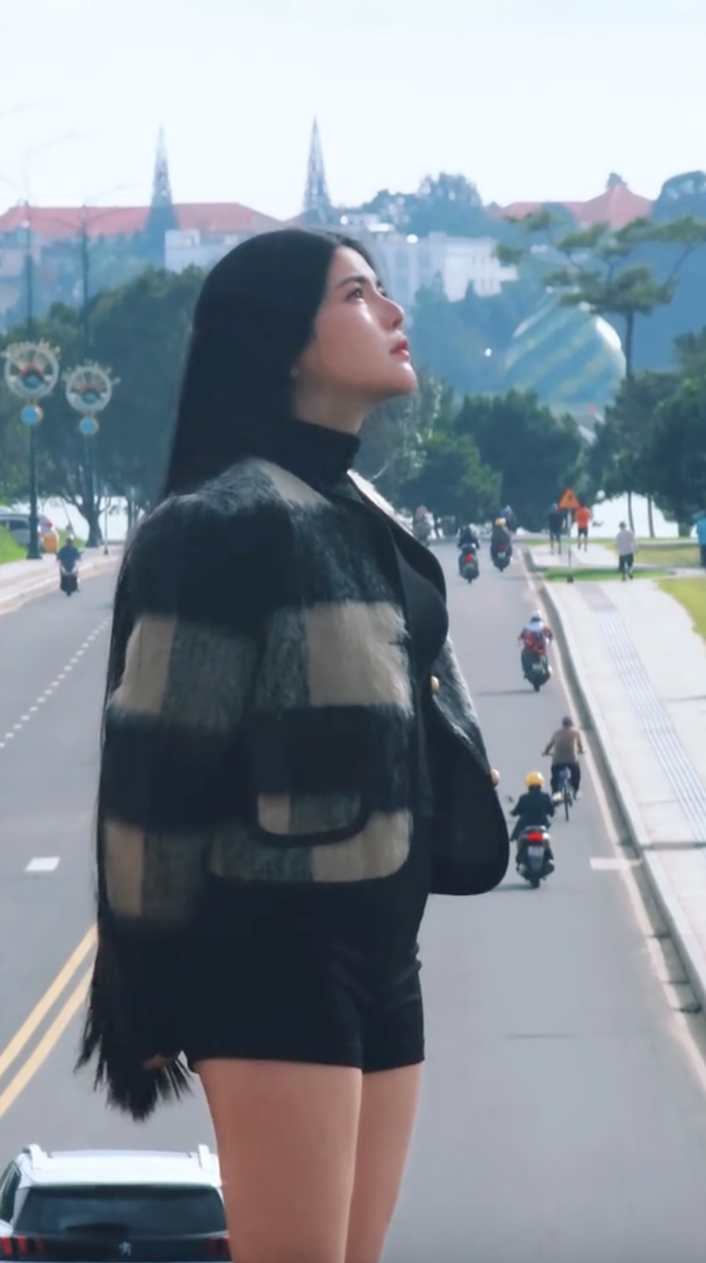 Địa điểm chụp ảnh miễn phí ở Đà Lạt bỗng trở thành hot trend TikTok, trời tối mịt vẫn đông nghịt người- Ảnh 6. Địa điểm chụp ảnh miễn phí ở Đà Lạt bỗng trở thành hot trend TikTok, trời tối mịt vẫn đông nghịt người- Ảnh 6.