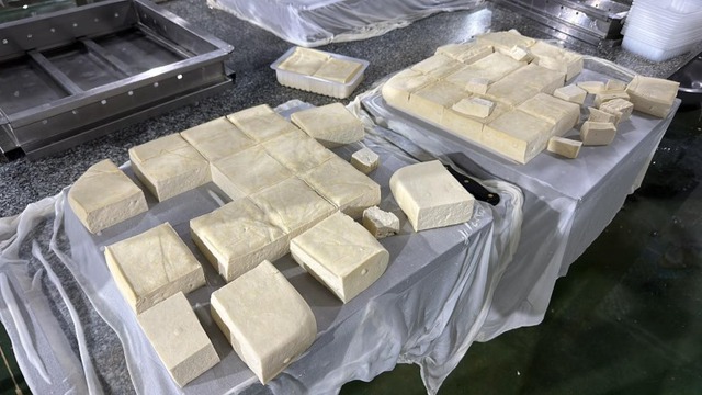 Xách giỏ ra chợ là gặp ngay “kẻ thù” của bệnh mỡ máu, tim mạch: 2 trắng, 1 tím, rẻ nhưng cực tốt- Ảnh 2. Xách giỏ ra chợ là gặp ngay “kẻ thù” của bệnh mỡ máu, tim mạch: 2 trắng, 1 tím, rẻ nhưng cực tốt- Ảnh 2.