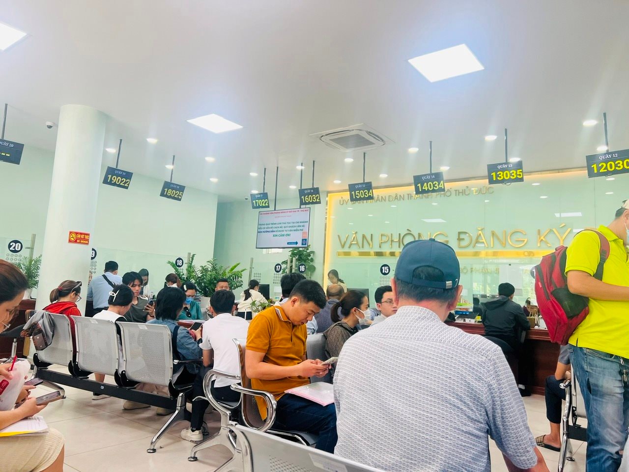 Từ tháng 3/2025, Tp.Thủ Đức không nhận trực tiếp hồ sơ đăng kí thế chấp nhà đất, yên cầu nộp trực tuyến- Ảnh 1.