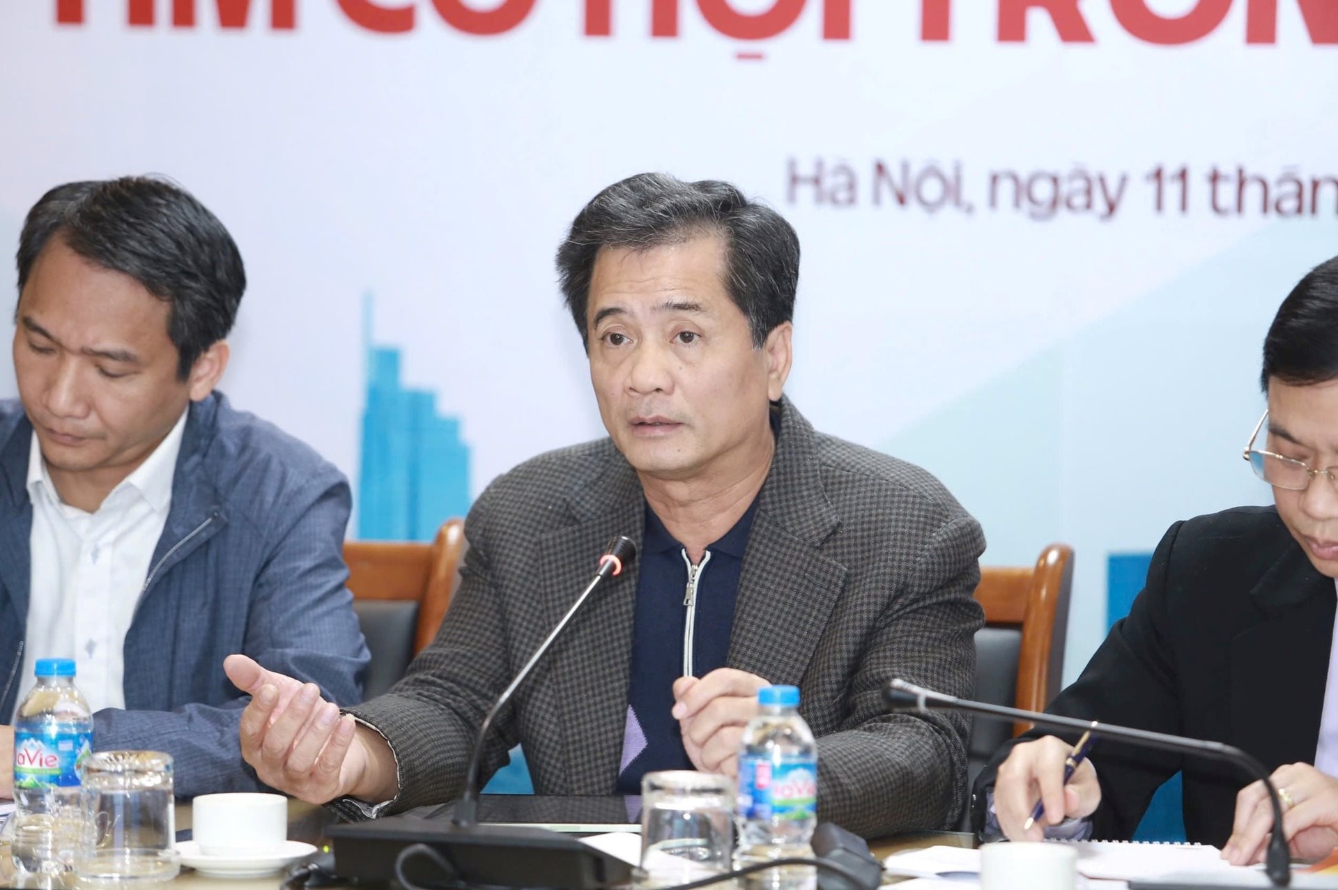 Năm 2025, nhà đầu tư đang "ôm" nhiều chung cư, đợi giá lên rồi bán sẽ rất rủi ro- Ảnh 2.