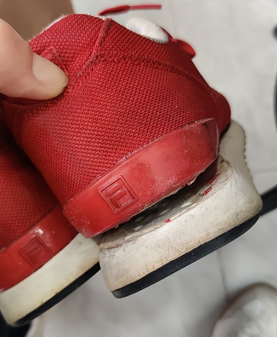 Tôi khuyên bạn nên vứt ngay 6 món trong nhà để tránh Tôi khuyên bạn nên vứt ngay 6 món trong nhà để tránh