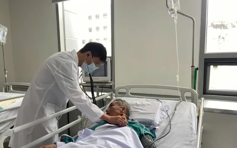 Nhiều người mắc cúm A có diễn biến nặng, nếu vô tình tiếp xúc với người nhiễm cúm A thì phải làm sao?- Ảnh 1. Nhiều người mắc cúm A có diễn biến nặng, nếu vô tình tiếp xúc với người nhiễm cúm A thì phải làm sao?- Ảnh 1.
