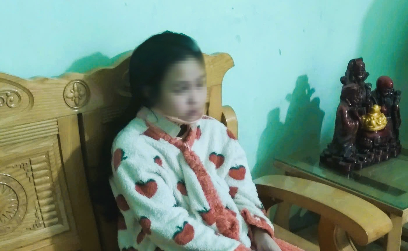 Đuổi học 1 năm 6 học sinh "đánh hội đồng" bạn học gãy đốt sống cổ- Ảnh 1. Đuổi học 1 năm 6 học sinh "đánh hội đồng" bạn học gãy đốt sống cổ- Ảnh 1.