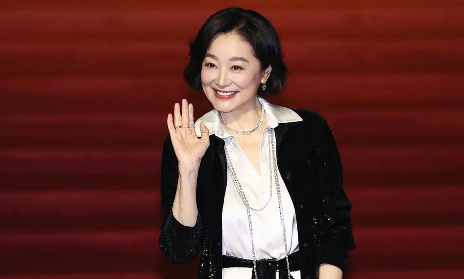 "Mỹ nhân Hồng Kông" 70 tuổi vẫn giữ da dẻ căng bóng, vóc dáng trẻ trung: Bí quyết là tránh ăn nhiều 3 món màu trắng- Ảnh 4.