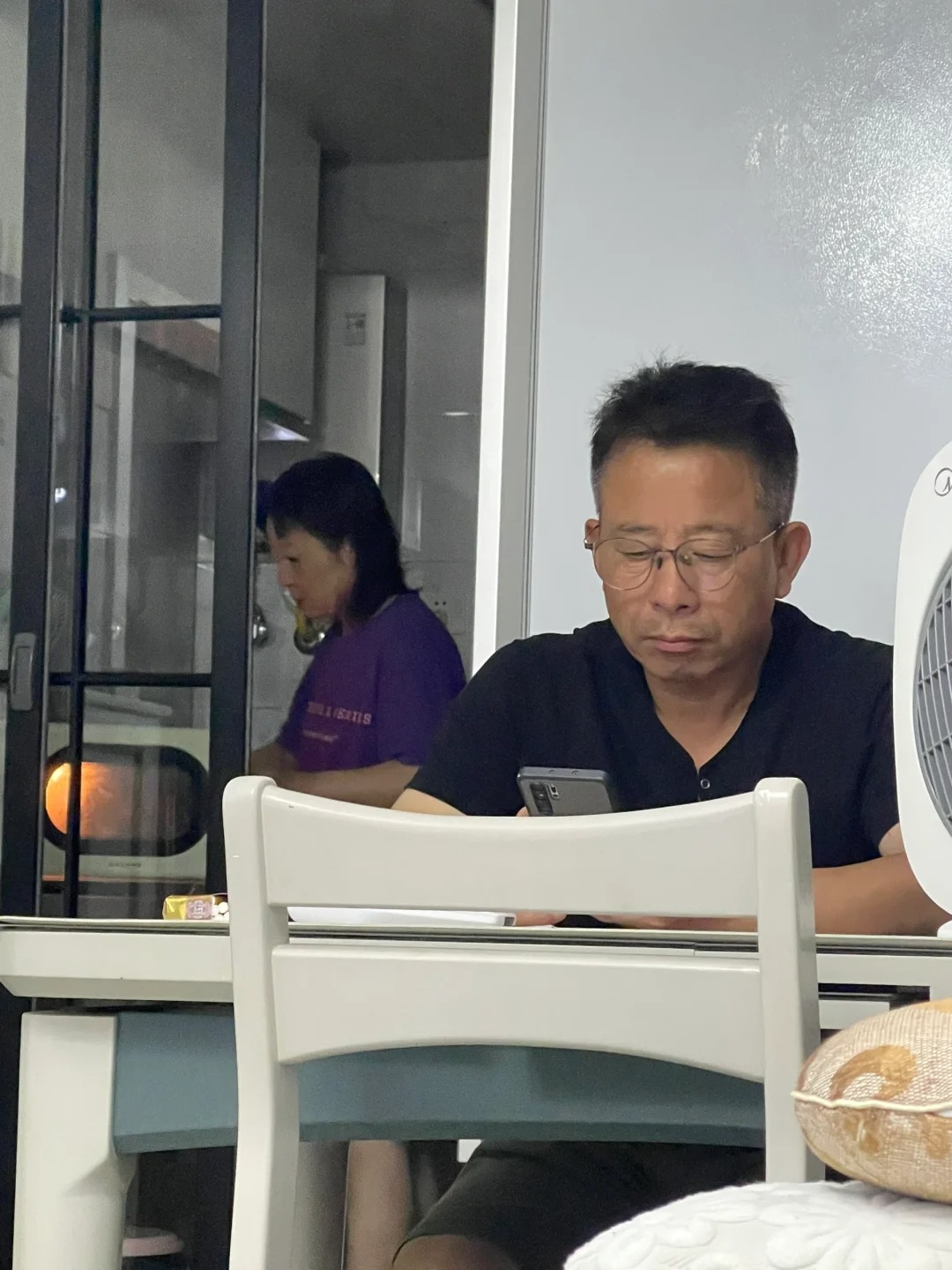 Đến tuổi trung niên, muốn biết con cái HIẾU THẢO thật hay chỉ đang giả vờ, nhìn vào 3 điều này là thấy rõ: Xin chúc mừng nếu có đủ!- Ảnh 1.