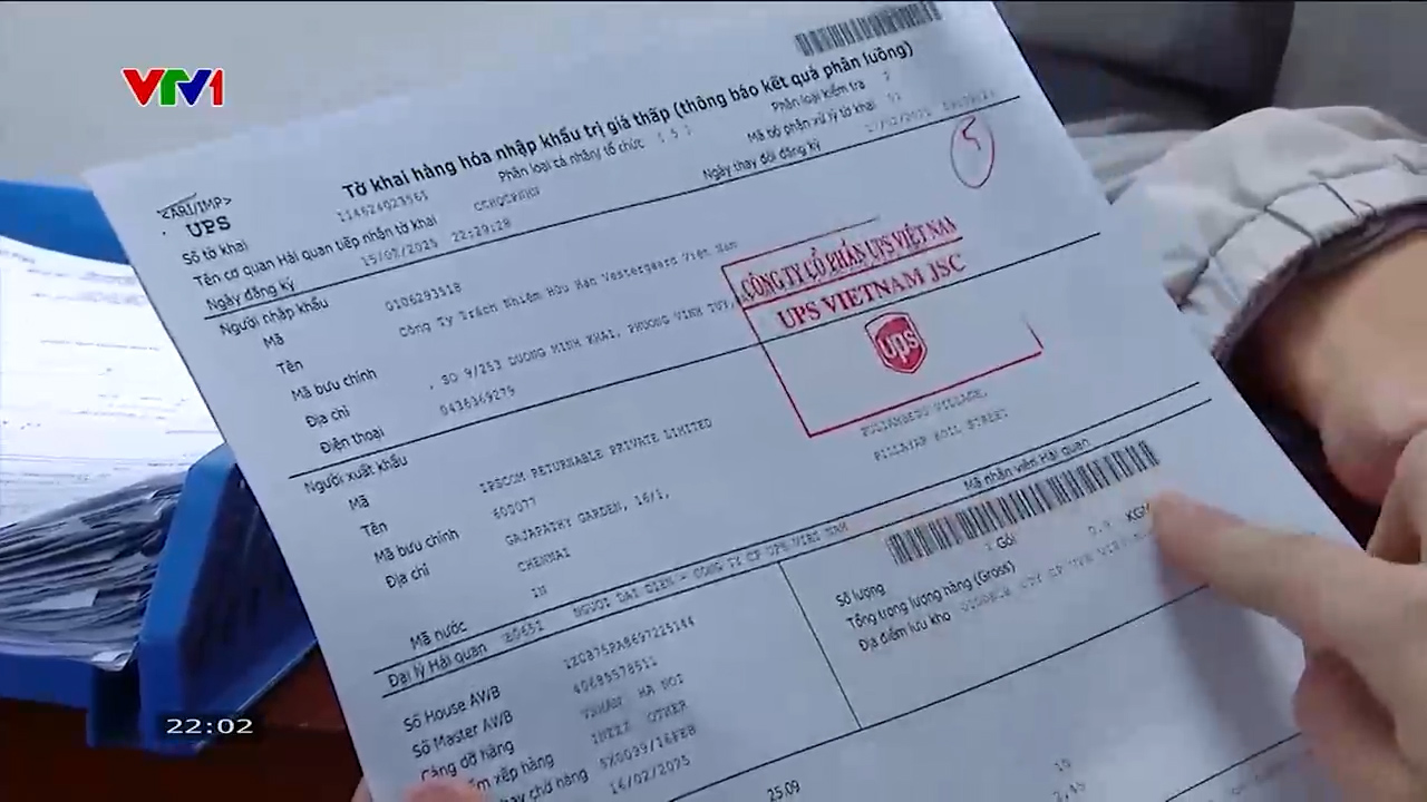 Thu 6,1 tỷ đồng thuế trong ngày đầu áp VAT với hàng nhập khẩu giá trị nhỏ- Ảnh 3. Thu 6,1 tỷ đồng thuế trong ngày đầu áp VAT với hàng nhập khẩu giá trị nhỏ- Ảnh 3.