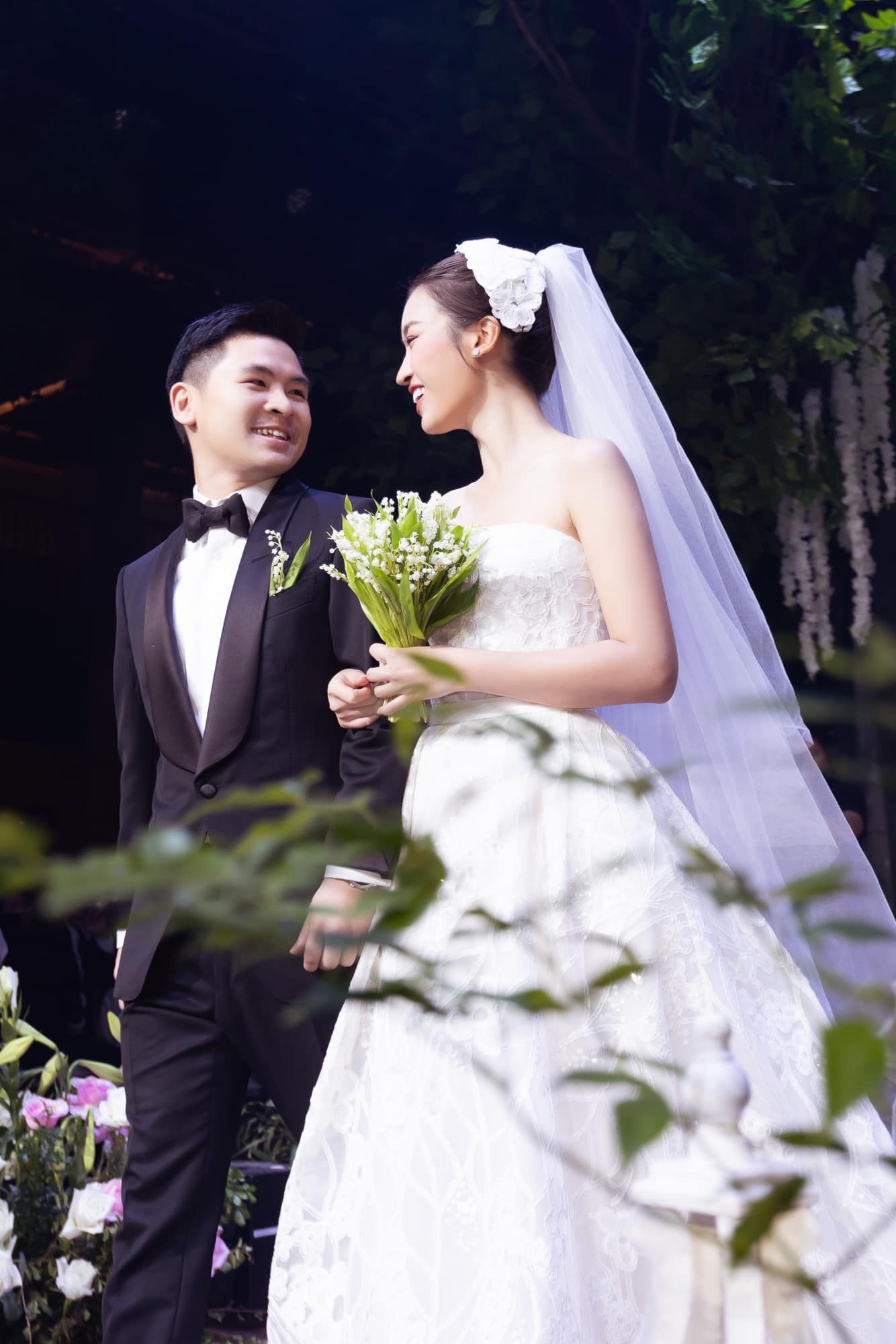 Midu - Đỗ Mỹ Linh: 2 nàng dâu hào môn cứ xuất hiện là gây sốt, cuộc sống hôn nhân có điều khác biệt- Ảnh 14. Midu - Đỗ Mỹ Linh: 2 nàng dâu hào môn cứ xuất hiện là gây sốt, cuộc sống hôn nhân có điều khác biệt- Ảnh 14.