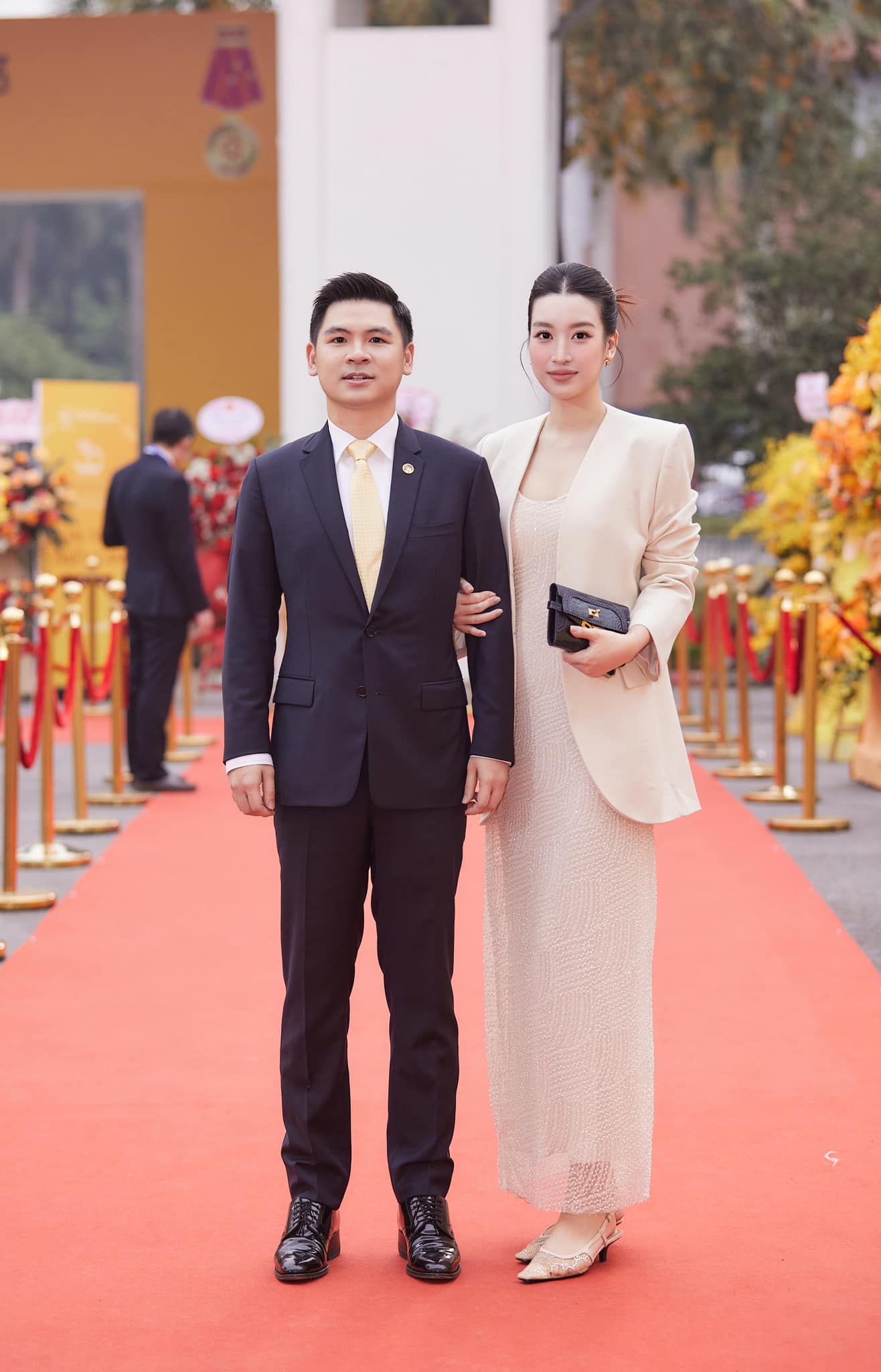 Midu - Đỗ Mỹ Linh: 2 nàng dâu hào môn cứ xuất hiện là gây sốt, cuộc sống hôn nhân có điều khác biệt- Ảnh 18. Midu - Đỗ Mỹ Linh: 2 nàng dâu hào môn cứ xuất hiện là gây sốt, cuộc sống hôn nhân có điều khác biệt- Ảnh 18.