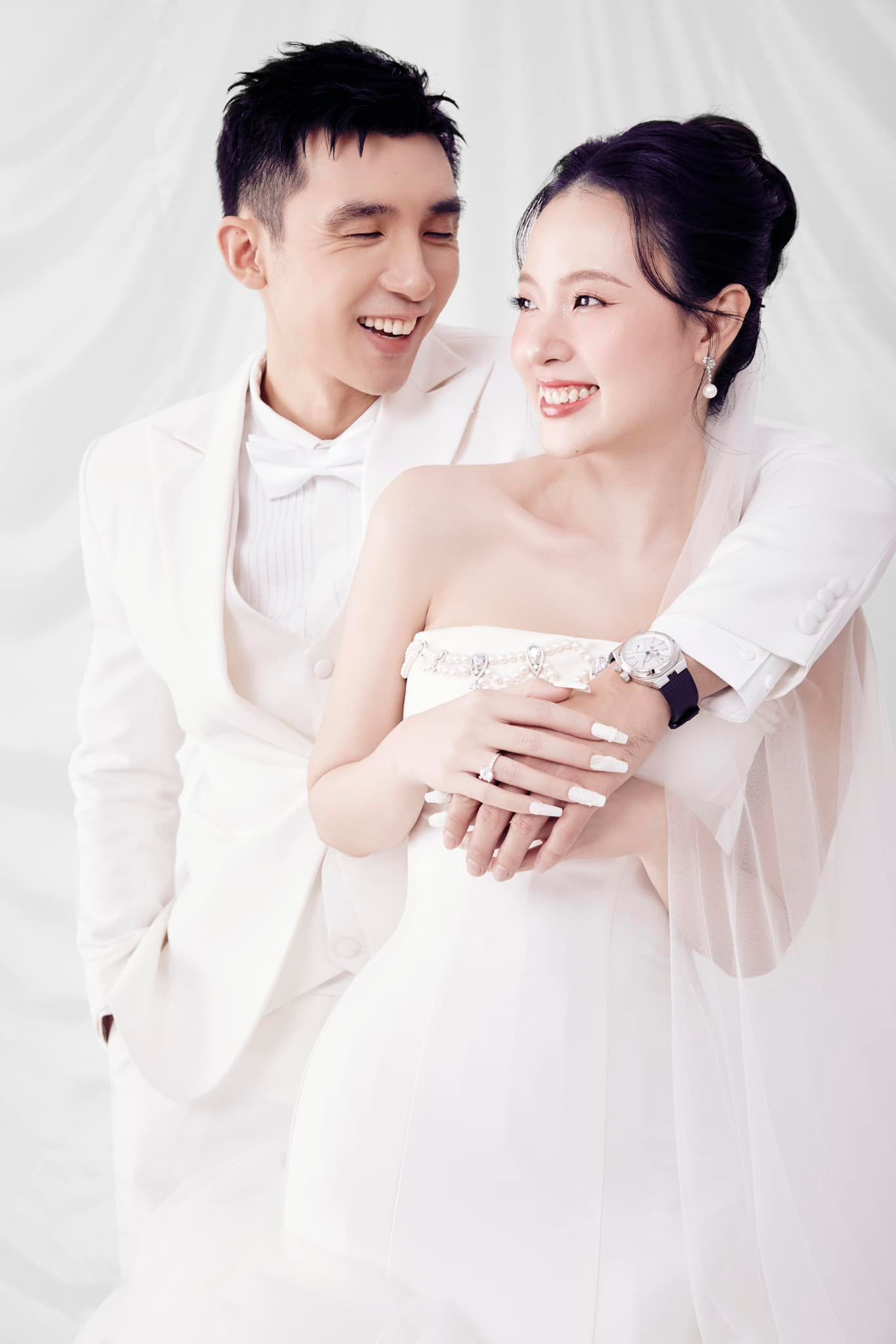 Midu - Đỗ Mỹ Linh: 2 nàng dâu hào môn cứ xuất hiện là gây sốt, cuộc sống hôn nhân có điều khác biệt- Ảnh 10. Midu - Đỗ Mỹ Linh: 2 nàng dâu hào môn cứ xuất hiện là gây sốt, cuộc sống hôn nhân có điều khác biệt- Ảnh 10.