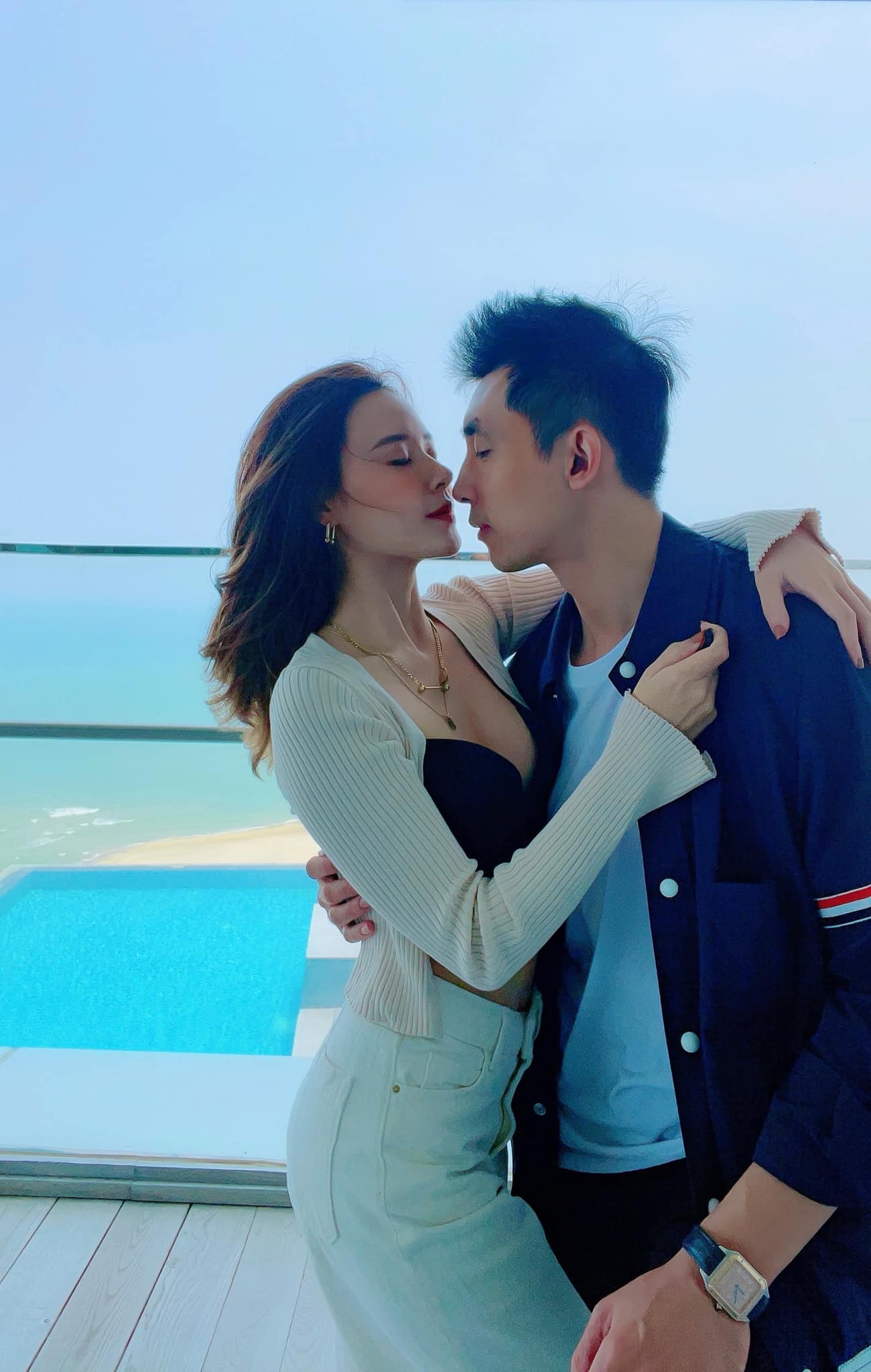 Midu - Đỗ Mỹ Linh: 2 nàng dâu hào môn cứ xuất hiện là gây sốt, cuộc sống hôn nhân có điều khác biệt- Ảnh 15. Midu - Đỗ Mỹ Linh: 2 nàng dâu hào môn cứ xuất hiện là gây sốt, cuộc sống hôn nhân có điều khác biệt- Ảnh 15.