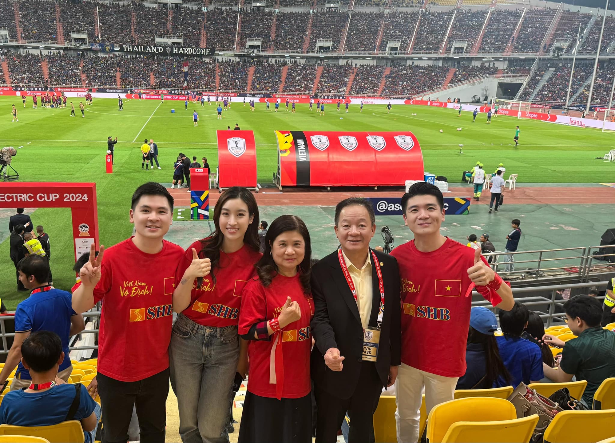 Midu - Đỗ Mỹ Linh: 2 nàng dâu hào môn cứ xuất hiện là gây sốt, cuộc sống hôn nhân có điều khác biệt- Ảnh 19. Midu - Đỗ Mỹ Linh: 2 nàng dâu hào môn cứ xuất hiện là gây sốt, cuộc sống hôn nhân có điều khác biệt- Ảnh 19.