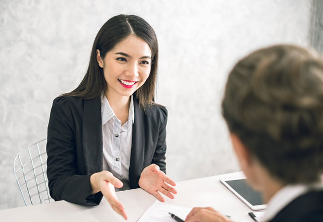 Nhà tuyển dụng nữ "ghẹo" ứng viên: "Điểm gì ở tôi thu hút bạn nhất?", chàng trai đáp đúng 1 chữ mà đánh bại mọi đối thủ- Ảnh 2. Nhà tuyển dụng nữ "ghẹo" ứng viên: "Điểm gì ở tôi thu hút bạn nhất?", chàng trai đáp đúng 1 chữ mà đánh bại mọi đối thủ- Ảnh 2.