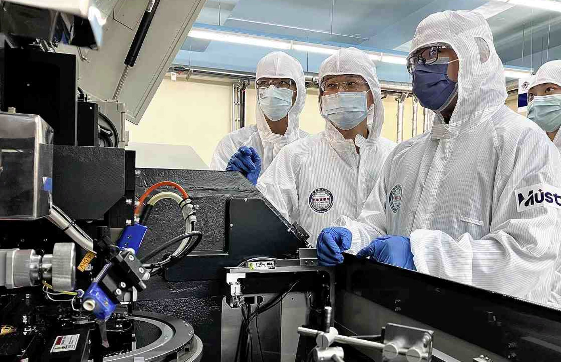 Con nhà người ta: Thần đồng sinh học Đồng Tháp dấn thân ngành chip, sang Đài Loan học kỹ thuật bán dẫn, quang điện tử- Ảnh 1.