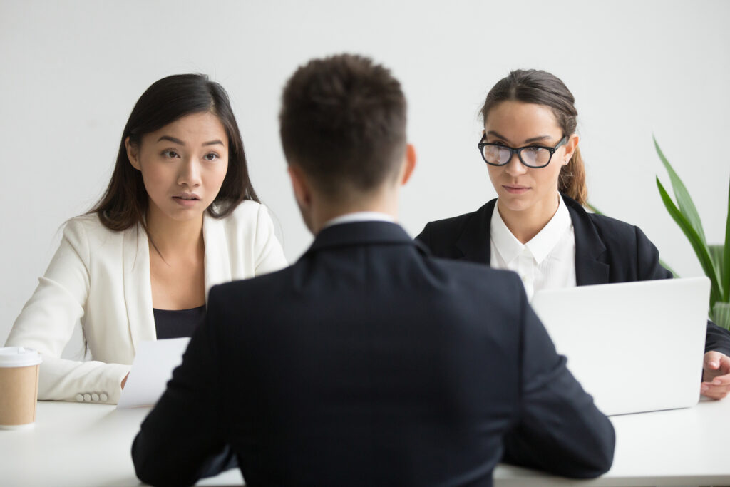 Nhà tuyển dụng nữ "ghẹo" ứng viên: "Điểm gì ở tôi thu hút bạn nhất?", chàng trai đáp đúng 1 chữ mà đánh bại mọi đối thủ- Ảnh 1. Nhà tuyển dụng nữ "ghẹo" ứng viên: "Điểm gì ở tôi thu hút bạn nhất?", chàng trai đáp đúng 1 chữ mà đánh bại mọi đối thủ- Ảnh 1.