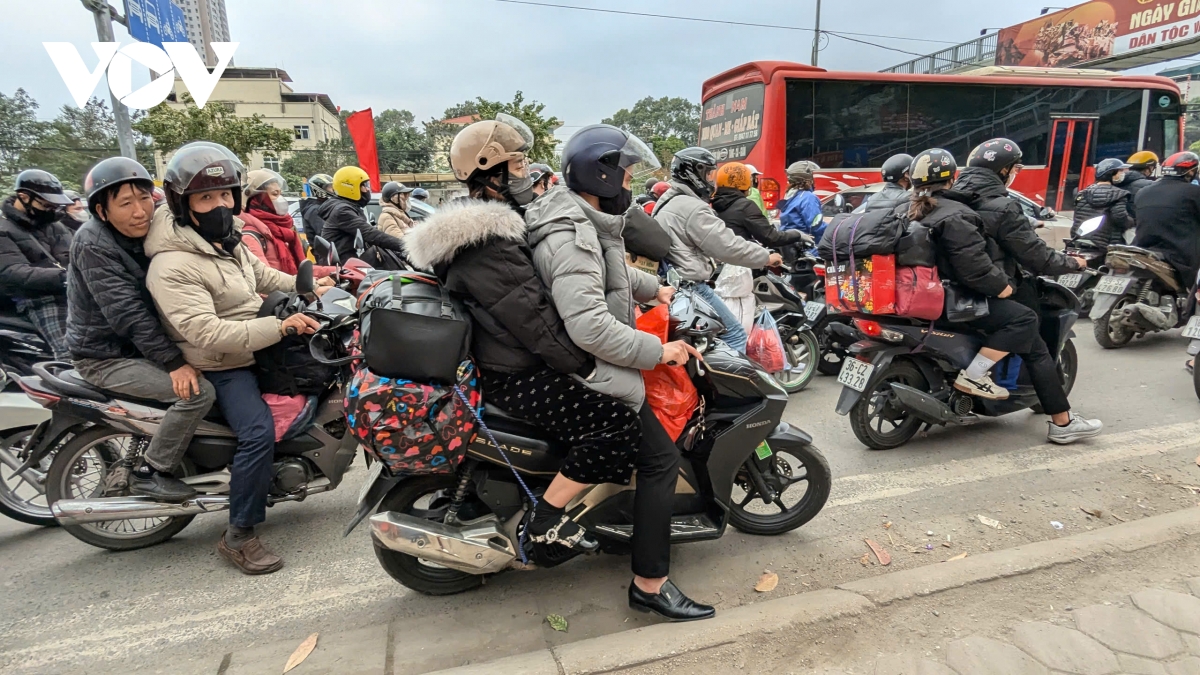 Đường Giải Phóng ùn nhẹ, bến xe Giáp Bát vắng vẻ trong chiều mùng 5 Tết- Ảnh 10.