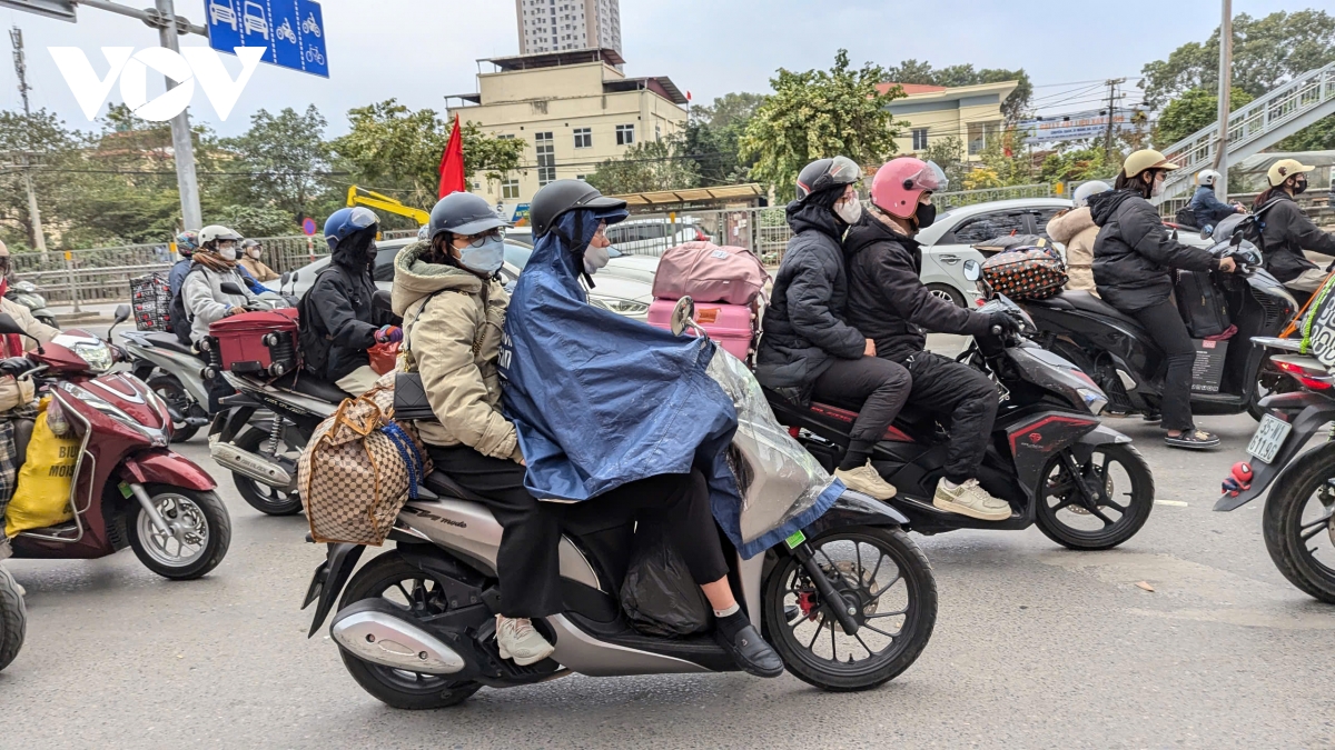 Đường Giải Phóng ùn nhẹ, bến xe Giáp Bát vắng vẻ trong chiều mùng 5 Tết- Ảnh 11.