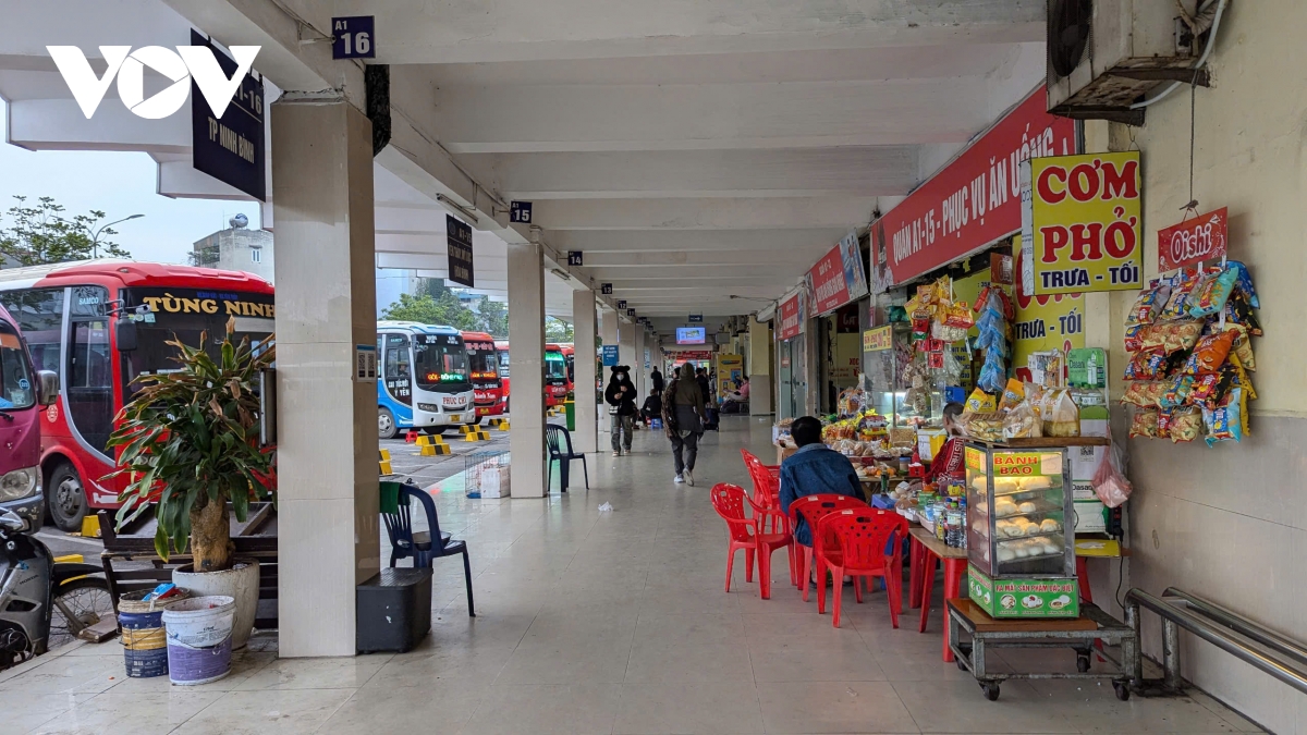 Đường Giải Phóng ùn nhẹ, bến xe Giáp Bát vắng vẻ trong chiều mùng 5 Tết- Ảnh 6.