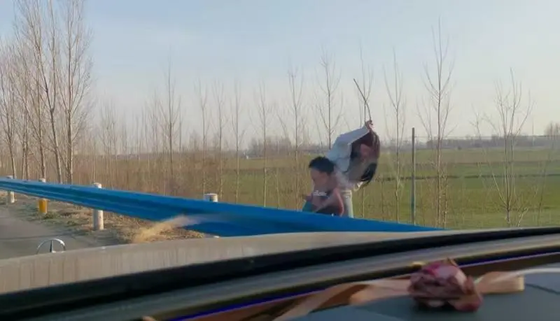 Đánh con tơi bời trên cao tốc, người mẹ bị “ném đá” cho đến khi biết lý do: Có bị phạt nguội tôi cũng chịu!- Ảnh 2.