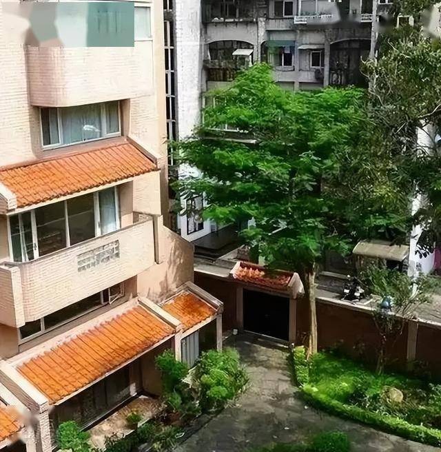 Biệt thự gần 2.000 tỷ của cố nữ sĩ Quỳnh Dao được hé lộ: Sân vườn rộng 600m2 cùng sân chơi bowling và rạp chiếu phim mini- Ảnh 3. Biệt thự gần 2.000 tỷ của cố nữ sĩ Quỳnh Dao được hé lộ: Sân vườn rộng 600m2 cùng sân chơi bowling và rạp chiếu phim mini- Ảnh 3.