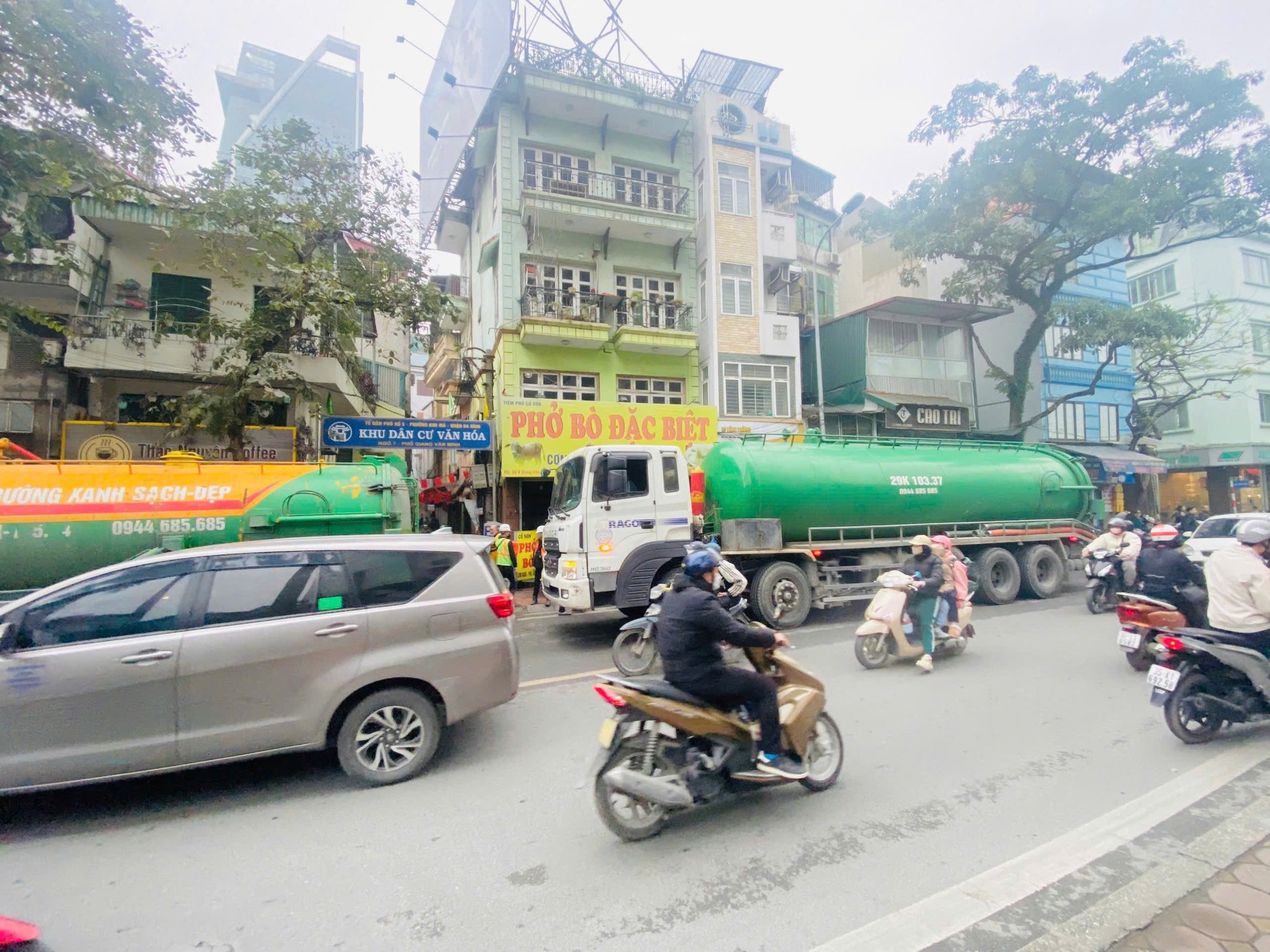 Lý giải hiện tượng bùn đất trào ngược ở phố Giang Văn Minh- Ảnh 2. Lý giải hiện tượng bùn đất trào ngược ở phố Giang Văn Minh- Ảnh 2.