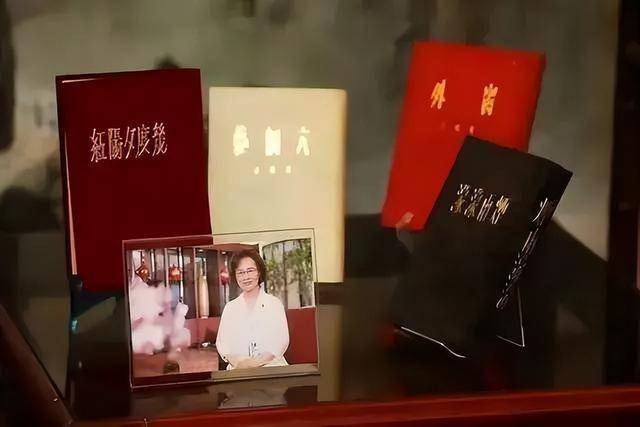 Biệt thự gần 2.000 tỷ của cố nữ sĩ Quỳnh Dao được hé lộ: Sân vườn rộng 600m2 cùng sân chơi bowling và rạp chiếu phim mini- Ảnh 9. Biệt thự gần 2.000 tỷ của cố nữ sĩ Quỳnh Dao được hé lộ: Sân vườn rộng 600m2 cùng sân chơi bowling và rạp chiếu phim mini- Ảnh 9.